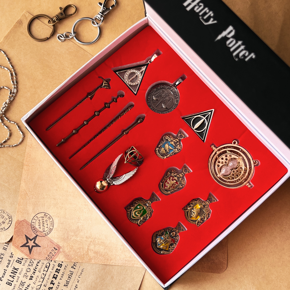 Exclusive: HP 15 pcs Gift Set Box with Pendants, Wands and Rings for Necklaces or Keychains + FREE GIFT 1x HP Magic Mug - LIMITED EDITION